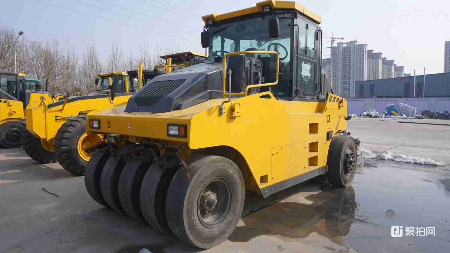 SRT30H-G（国四）胶轮压路机（机号：CHSRT30HJNG000241）